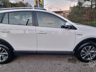 Usata Toyota RAV4 Hybrid 143 CV (105 kW) 2017 Bianco SUV