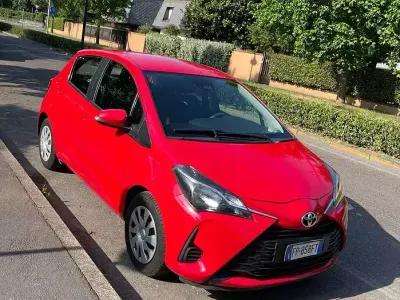 Usata Toyota Yaris 69 CV (50 kW) 2018 Rosso Berlina
