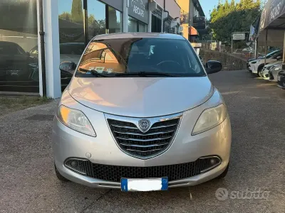 Usata Lancia Ypsilon 90 CV (66 kW) 2012 Grigio Utilitaria