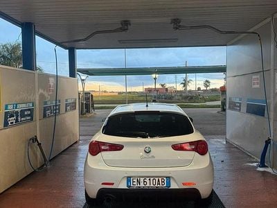 Begagnad Alfa Romeo Giulietta 105 HK (77 kW) 2012 Vit Sedan