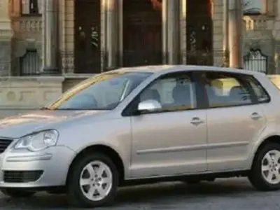 Usata VW Polo Comfortline 75 CV (55 kW) 2005 Argento Berlina