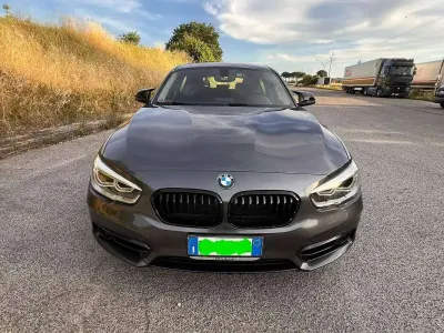 Usata BMW 118 Sport Line 150 CV (110 kW) 2016 Grigio Utilitaria