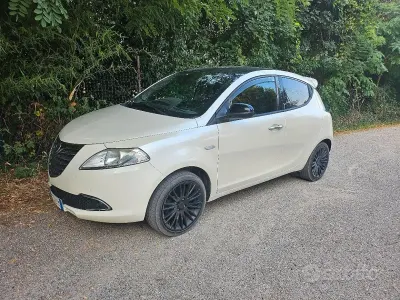 Usata Lancia Ypsilon 2011 Bianco Utilitaria