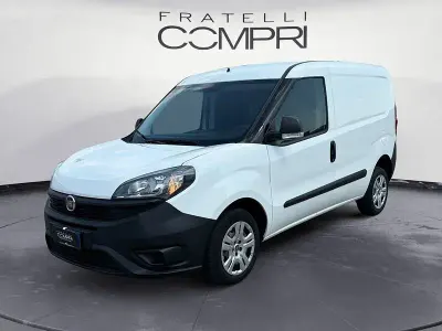 Usata Fiat Doblò Lounge 90 CV (66 kW) 2021 Bianco Monovolume