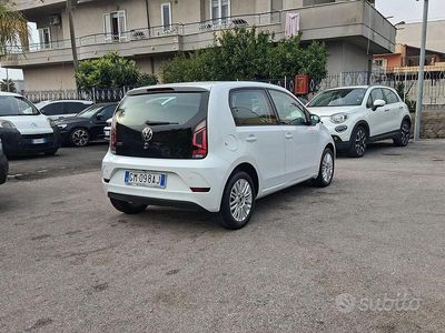 Usata VW up! Move 65 CV (47 kW) 2023 Bianco Utilitaria