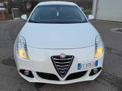 Second-hand Alfa Romeo Giulietta 120 CP (88 kW) 2016 Alb Hatchback