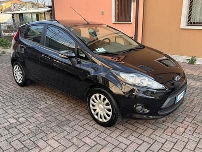 Usata Ford Fiesta 97 CV (71 kW) 2011 Grigio Utilitaria
