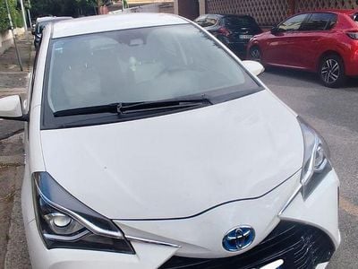 Usata Toyota Yaris Hybrid 65 CV (47 kW) 2019 Bianco Utilitaria