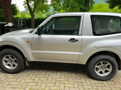 Usata Mitsubishi Pajero Elegance 99 CV (72 kW) 2000 Argento SUV