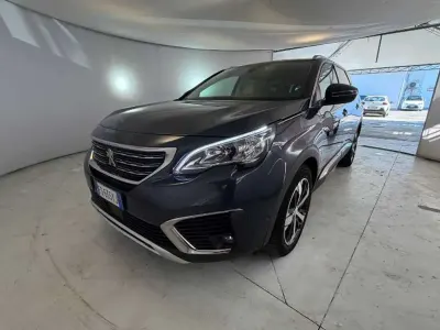 Usado Peugeot 5008 Allure 131 CV (96 kW) 2019 Azul SUV
