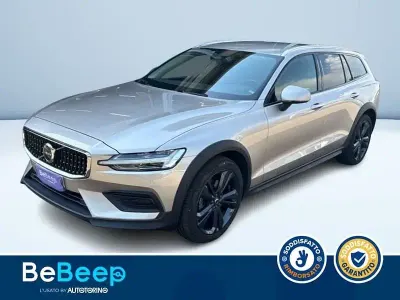 Usata Volvo V60 CC Plus 197 CV (144 kW) 2023 Grigio metallizzato Station wagon