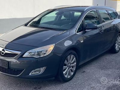Usata Opel Astra 125 CV (91 kW) 2011 Grigio Station wagon