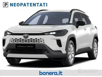 Nuova Toyota Corolla Cross 140 CV (102 kW) 2026 Super white SUV