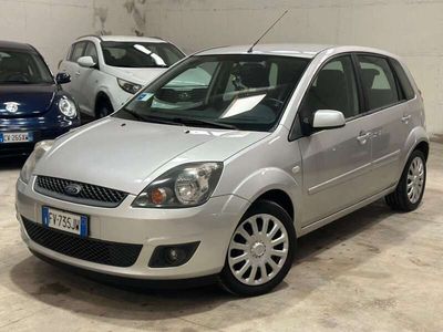 Usata Ford Fiesta 75 CV (55 kW) 2008 Argento Utilitaria