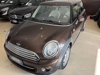 Usata Mini Cooper 122 CV (89 kW) 2011 Marrone Utilitaria