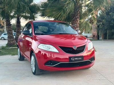 Usata Lancia Ypsilon Silver 70 CV (51 kW) 2016 Rosso Utilitaria