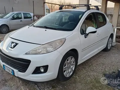 Usata Peugeot 207 70 CV (51 kW) 2013 Bianco Berlina
