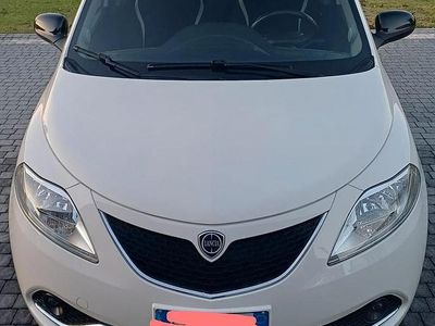 Usata Lancia Ypsilon 95 CV (69 kW) 2016 Bianco Utilitaria