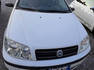 Usata Fiat Punto 80 CV (58 kW) 2004 Bianco Utilitaria