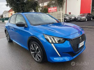 Usata Peugeot 208 Allure 101 CV (74 kW) 2020 Blu Utilitaria