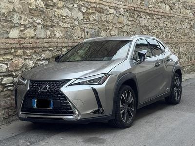 Usata 2020 Lexus UX 250h Executive Line SUV | 24.500 € (Cara)