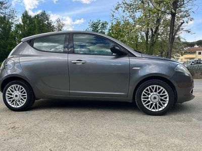 Usata Lancia Ypsilon Platinum 69 CV (50 kW) 2015 Grigio Utilitaria