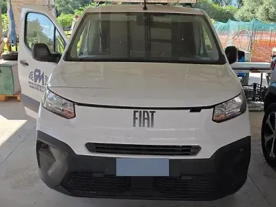 Usata Fiat Doblò 100 CV (73 kW) 2025 Bianco Monovolume