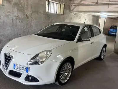Usata Alfa Romeo Giulietta Exclusive 140 CV (102 kW) 2011 Utilitaria