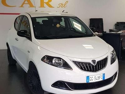 Usata Lancia Ypsilon Silver 69 CV (50 kW) 2021 Bianco Utilitaria