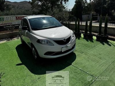 Usata Lancia Ypsilon 80 CV (58 kW) 2017 Bianco Utilitaria
