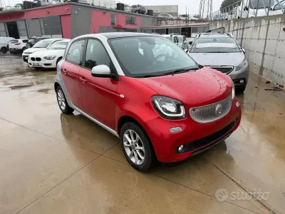 Begagnad Smart ForFour Passion 90 HK (66 kW) 2016 Röd Halvkombi
