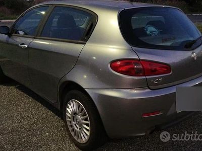 Usata Alfa Romeo 147 116 CV (85 kW) 2005 Grigio Utilitaria