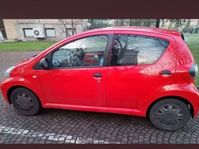 Usata Toyota Aygo Connect Style 68 CV (50 kW) 2011 Rosso Utilitaria