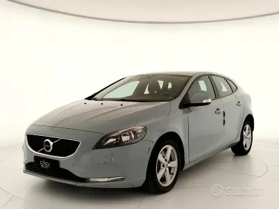 Usata Volvo V40 Business Edition 120 CV (88 kW) 2017 Bluazzurro Berlina