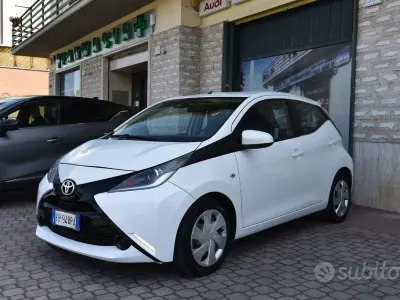 Usata Toyota Aygo X-play 69 CV (50 kW) 2018 Bianco Utilitaria