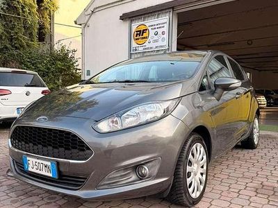 Usata Ford Fiesta 95 CV (69 kW) 2017 Grigio Utilitaria