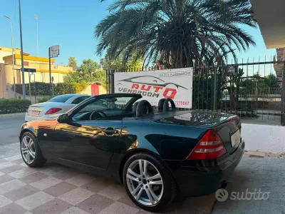 Usata Mercedes SLK200 192 CV (141 kW) 1999 Nero Cabrio