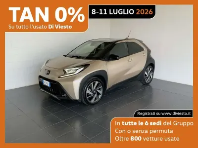 Usata Toyota Aygo X Lounge 72 CV (52 kW) 2024 Oro SUV