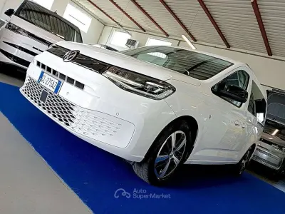 Usata VW Caddy 122 CV (89 kW) 2022 Bianco Monovolume
