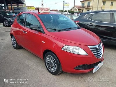 Usata Lancia Ypsilon Gold 69 CV (50 kW) 2014 Rosso Utilitaria