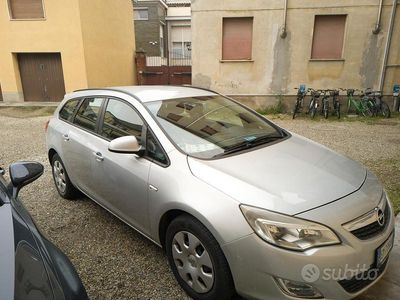 Usata Opel Astra 110 CV (80 kW) 2012 Grigio Station wagon
