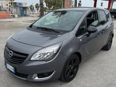 Usado Opel Meriva Design Edition 120 CV (88 kW) 2016 Gris Monovolumen