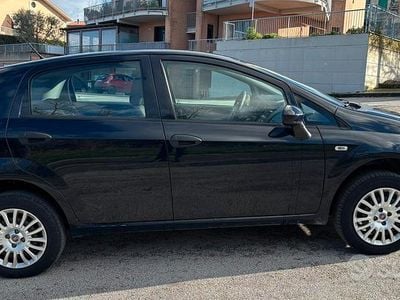 Usata Fiat Punto 77 CV (56 kW) 2016 Blu Utilitaria