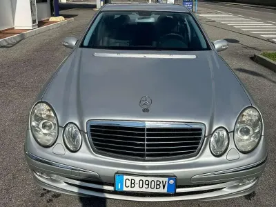 Usata Mercedes E320 Avantgarde 224 CV (164 kW) 2002 Argento Berlina