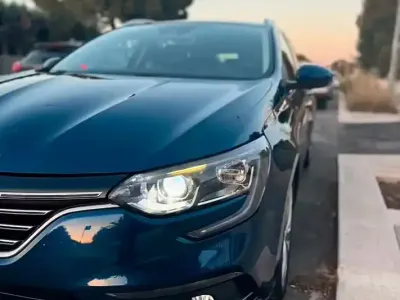 Usata Renault Mégane GrandTour 110 CV (80 kW) 2016 Bluazzurro Station wagon