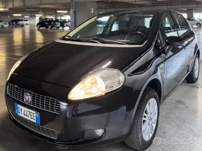 Usata Fiat Grande Punto Dynamic 77 CV (56 kW) 2009 Nero Utilitaria