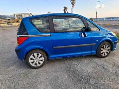 Usata Peugeot 1007 68 CV (50 kW) 2006 Blu Monovolume