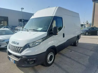 Usata Iveco Daily 116 CV (85 kW) 2020 Bianco Furgone