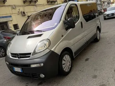 Usata Opel Vivaro 99 CV (72 kW) 2003 Grigio Monovolume