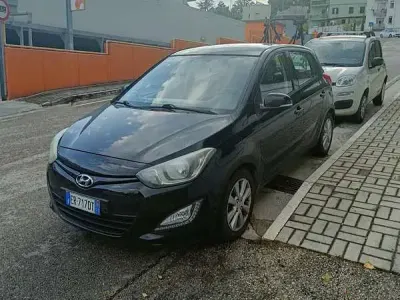 Usata Hyundai i20 Edition 90 CV (66 kW) 2013 Nero Utilitaria